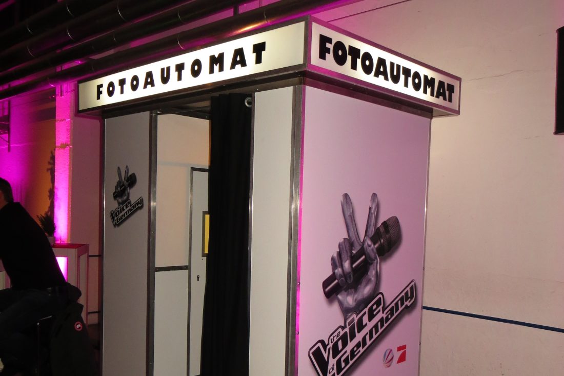 Zwei Fotoautomaten von Flash-U, vollflächig im Kundendesign gestaltet